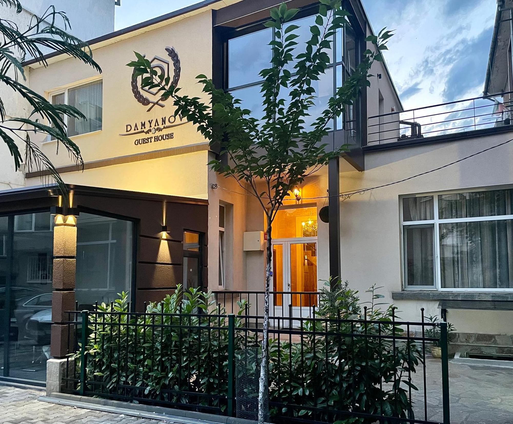 Damyanov House Hotell Kazanlŭk Exteriör bild