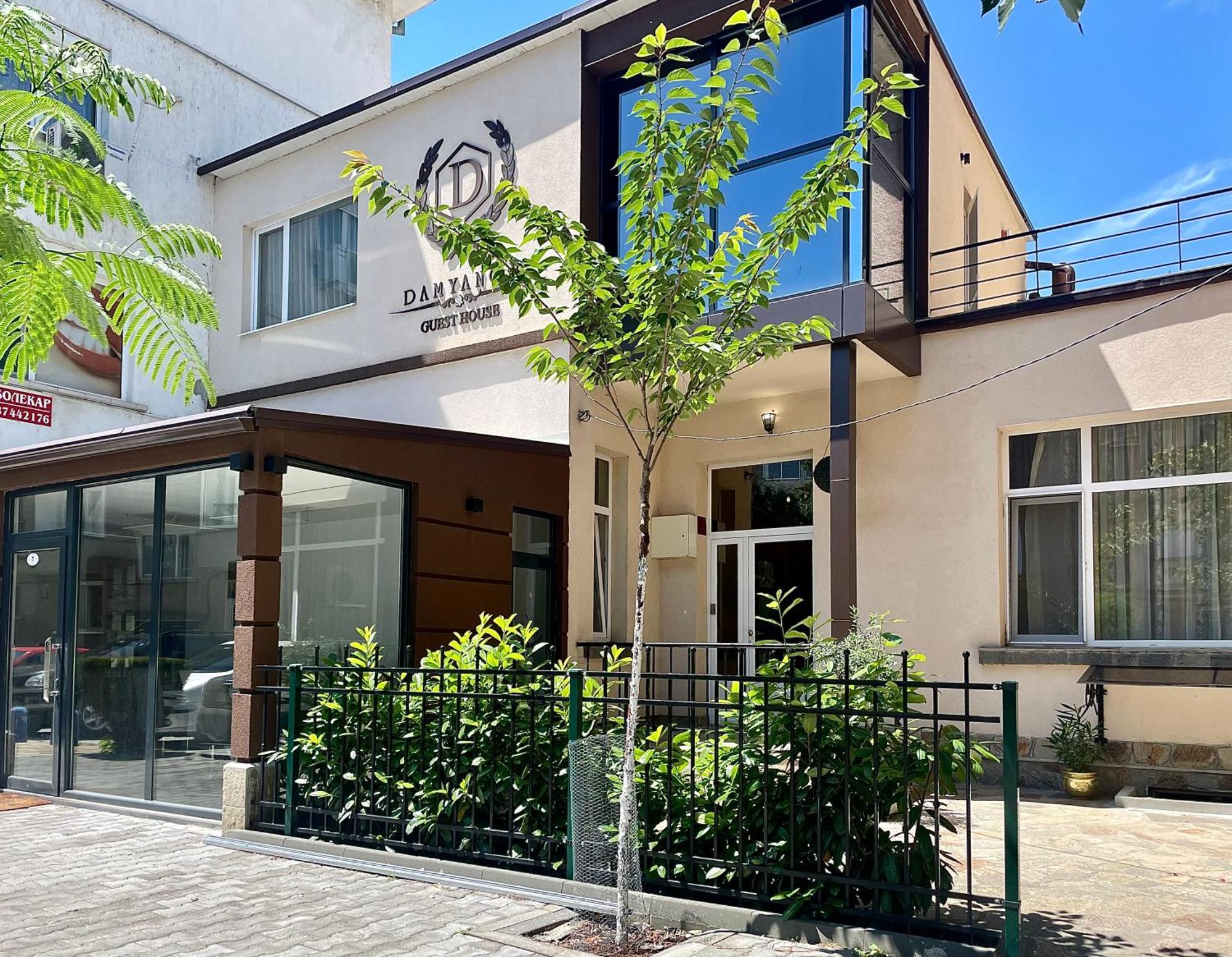 Damyanov House Hotell Kazanlŭk Exteriör bild